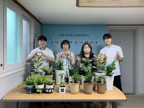 환경실천연합회가 ‘가벼운 우리 집, 2050 탄소 캠페인’을 통해 보완·식재한 화분들 환경실천연합회가 ‘가벼운 우리 집, 2050 탄소 캠페인’을 통해 보완·식재한 화분들